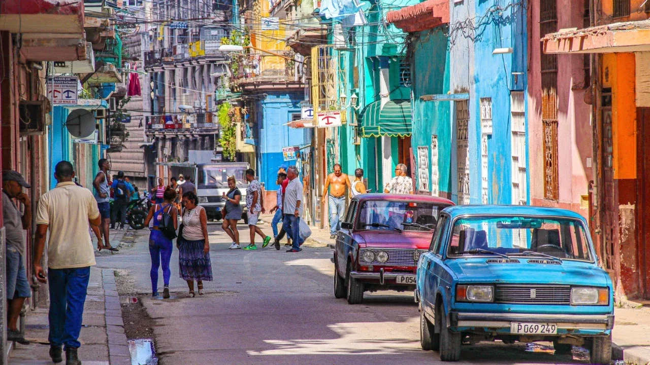 ABD’nin Petrol Yaptırımı Küba’yı Zorladı: Uçuşlar Askıya Alındı
