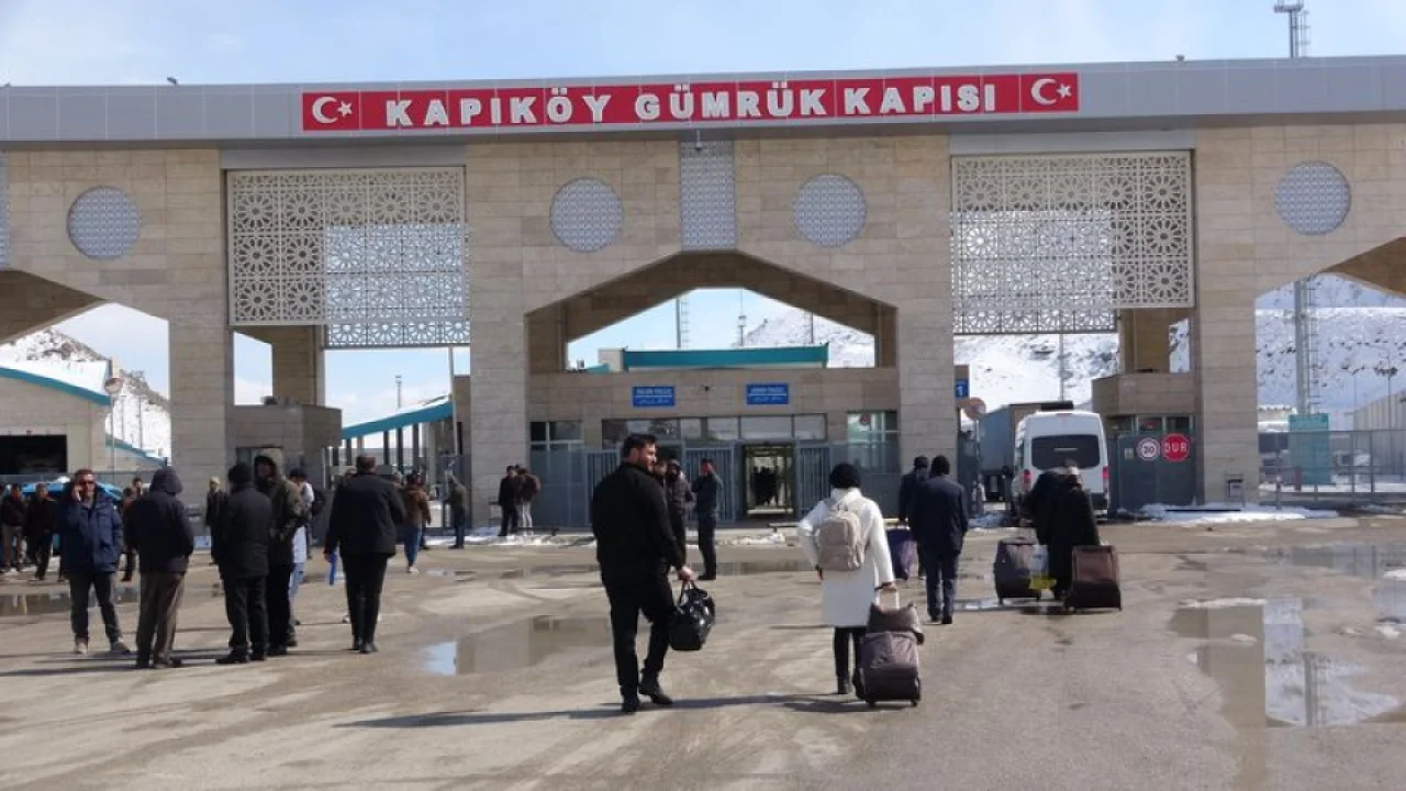 Bakan Bolat Duyurdu: Türkiye-İran Gümrük Kapılarında Günübirlik Yolcu Geçişleri Durdu