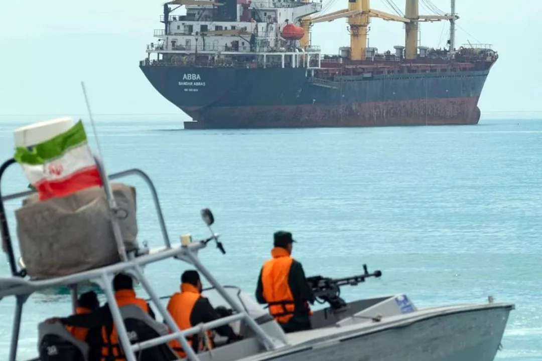 İran Hürmüz Boğazı’nı Yeniden Kapattı: Kriz Derinleşiyor