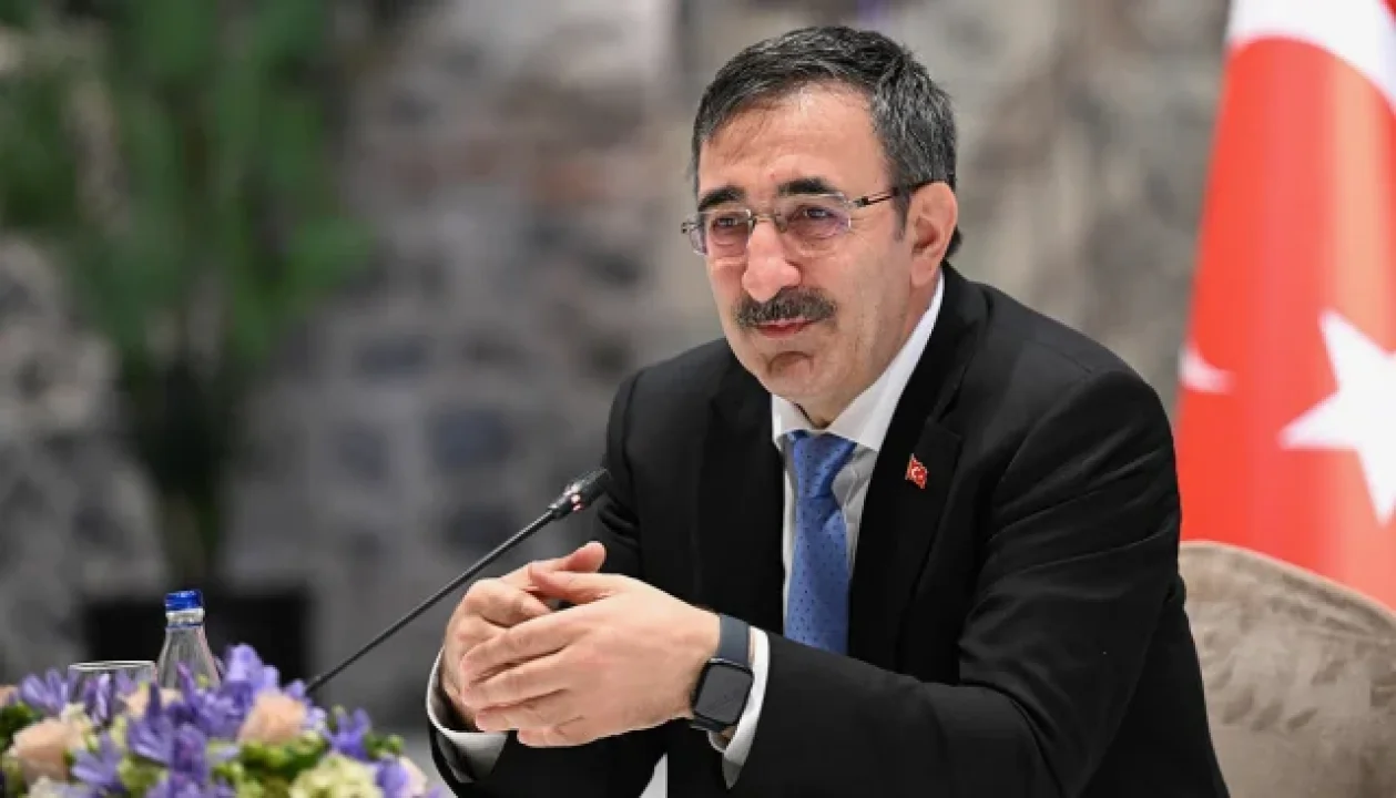 Emekli ve Asgari Ücrete Ek Zam Gelecek mi? Cevdet Yılmaz'dan Dikkat Çeken Yanıt