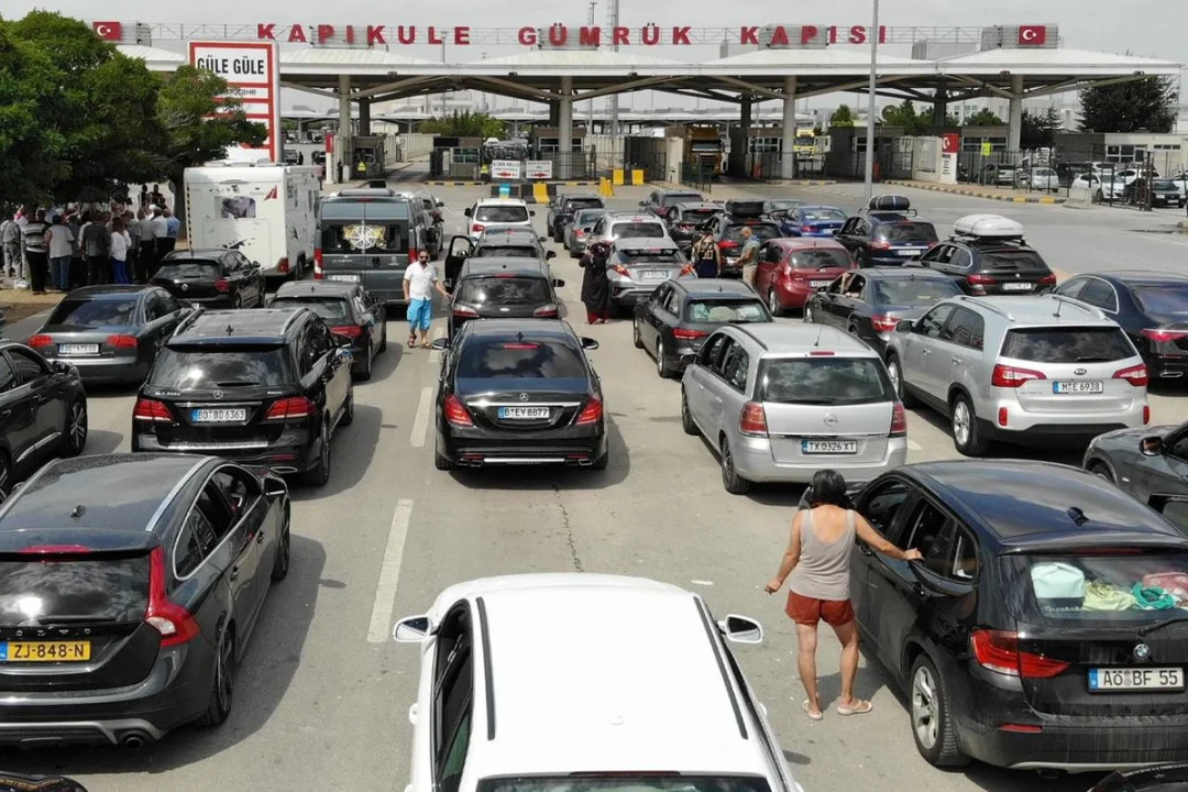Yabancı Plakalı Araçlar İçin Yeni Dönem: Borcunu Ödemeyen Türkiye'den Çıkış Yapamayacak