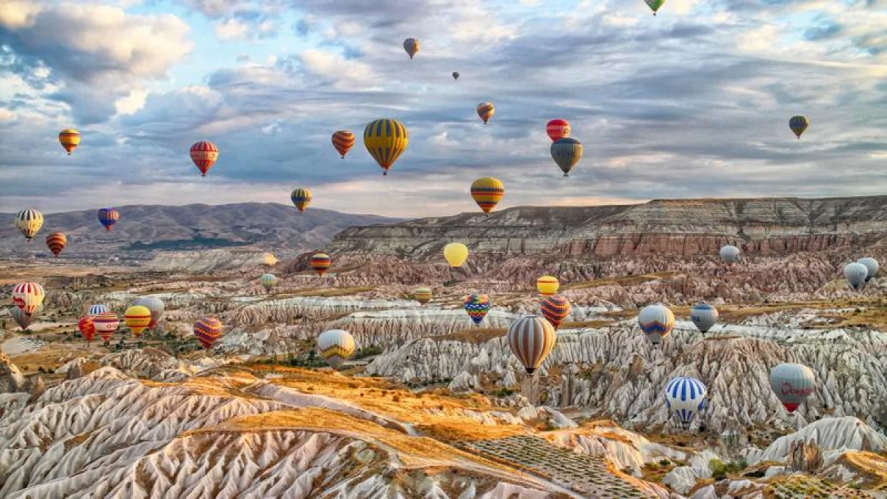TÜİK Açıkladı: Türkiye'nin Turizm Geliri İkinci Çeyrekte 15,9 Milyar Dolar Oldu