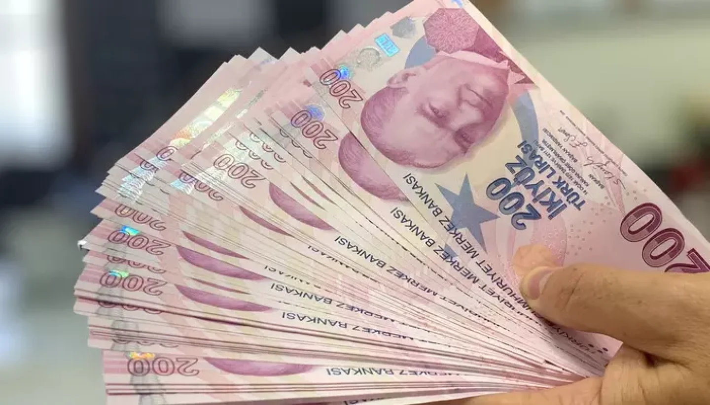 Yeni 200 TL ve 50 TL banknotları kullanıma sunuldu! İmzalar değişti.